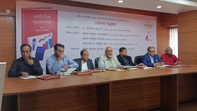 ব্যাংক খাতের লুকানো সব সংকট সামনে আসছে: দেবপ্রিয় ভট্টাচার্য